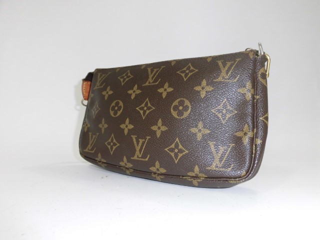 ルイヴィトン　ポーチ