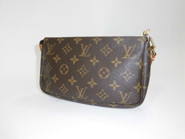 ルイヴィトン　ポーチ