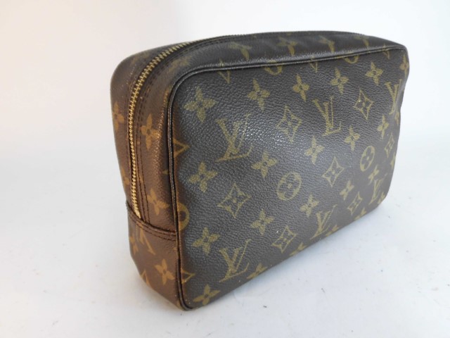 ルイヴィトン　ポーチ