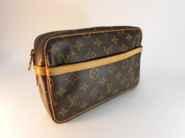 ルイヴィトン　ポーチ