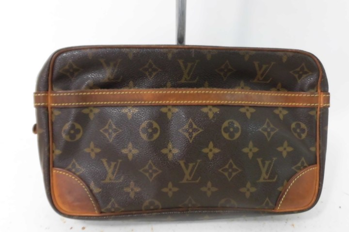 ルイヴィトン　ポーチ