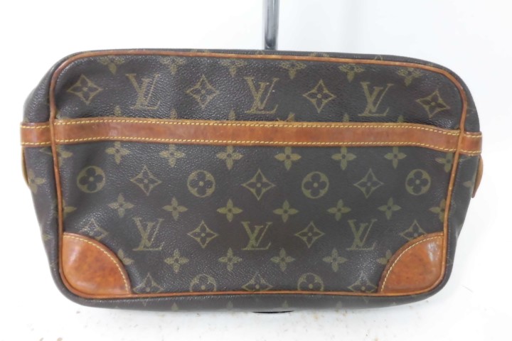 ルイヴィトン　ポーチ