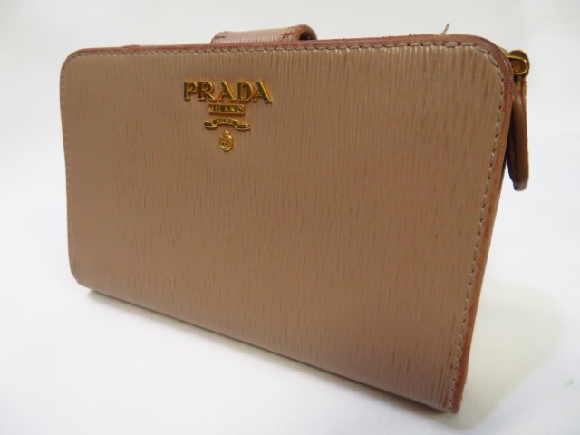プラダ　財布