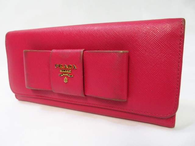 プラダ　財布