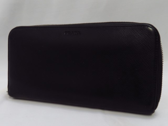 プラダ　財布